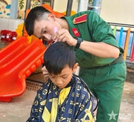 “ខែមីនានៅតំបន់ព្រំដែន” នៅខេត្ត Dong Nai៖ ទឹកដោះគោជាង ១,០០០ ប្រអប់ត្រូវបានប្រគល់ដល់កុមារនៅតំបន់ព្រំដែន